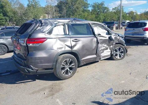 2017 Toyota Highlander Le z USA, uszkodzony, nr VIN 5TDZARFH5HS023286